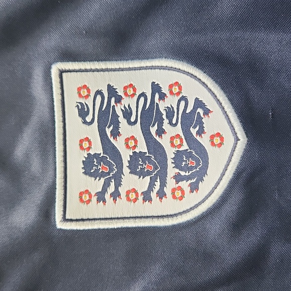 2013 Nike - Vauxhall - England (M) - Picture 2 of 5